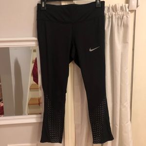 Nike Cropped Running/Athletic Leggings